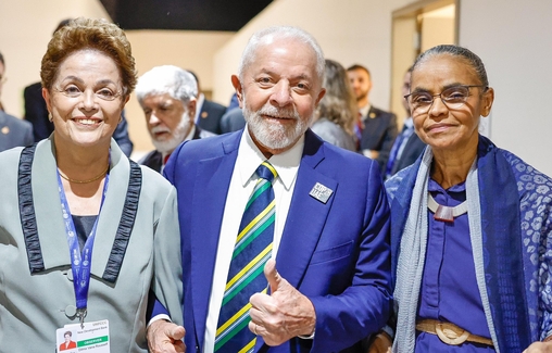 Ao lado da ex-presidente Dilma e da ministra do Meio Ambiente Marina Silva, Lula marca presença na COP 28 neste dia 1º