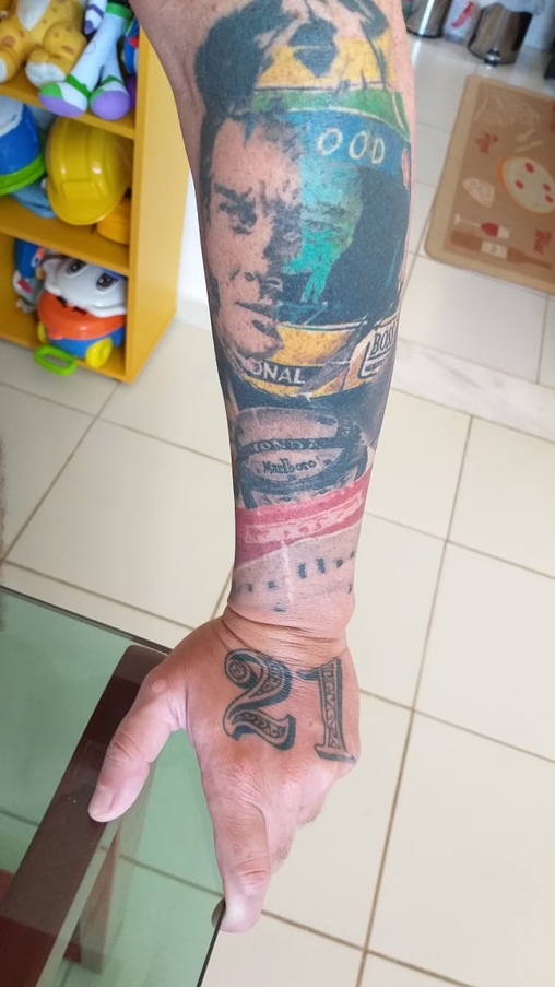Tatuagem que Nei fez em homenagem a Senna