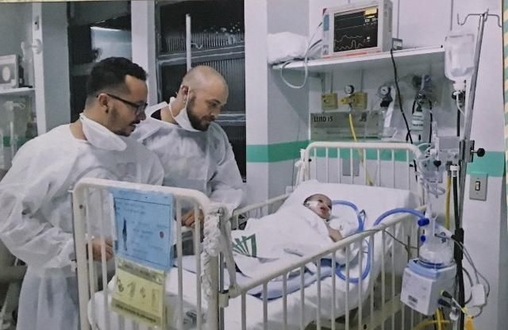 Um dos gêmeos teve sequelas e paralisa cerebral após paradas cardiorrespiratórias.;16 pretendentes optaram por nem conhecer os irmãos