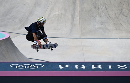 Brasileiro Pedro Barros em ação no skate park