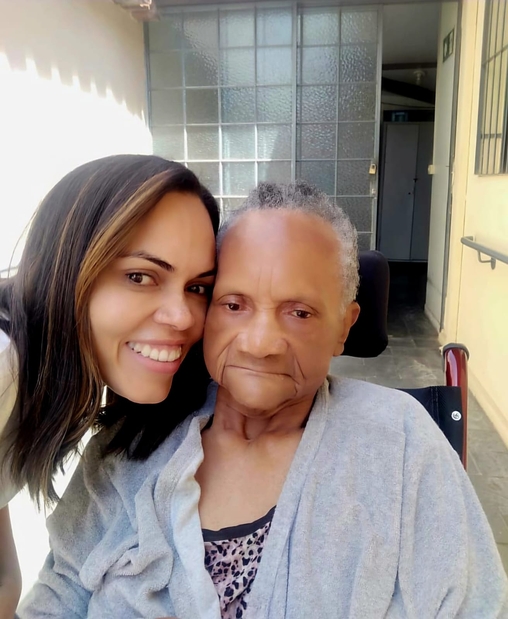 Filha &uacute;nica, Sandra aprendeu a viver com o diagn&oacute;stico da m&atilde;e