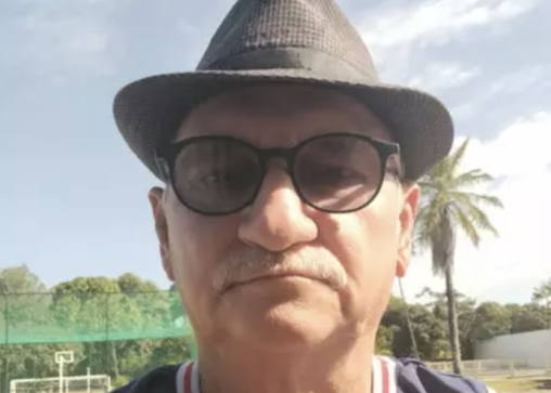 Aposentado Abeliel de Oliveira e a 