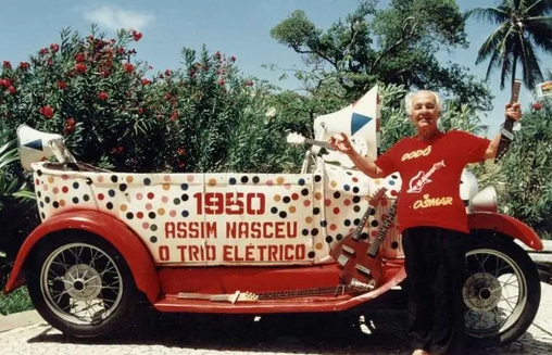 Osmar Macêdo inventou o trio elétrico com seu amigo, Dodô