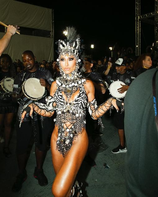 Sabrina Sato no ensaio da Gaviões da Fiel.