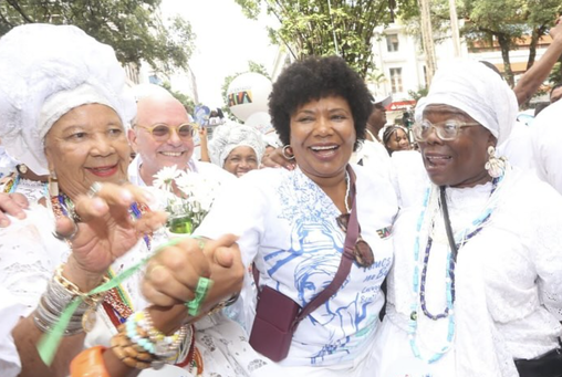 Margareth Menezes reverencia a cultura afro-brasileira 