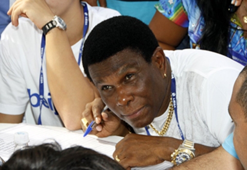 Neguinho da Beija-Flor durante apuração