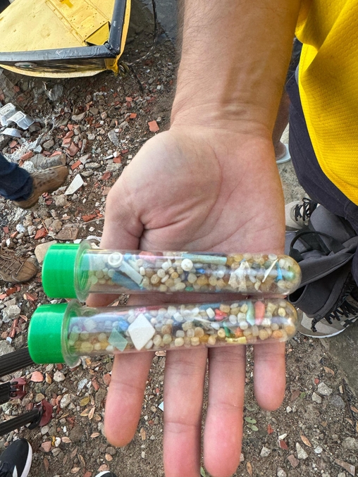 Biólogo mostrou como são os microplásticos 