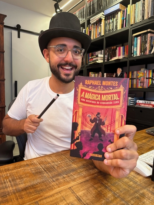 Raphael Montes &eacute; autor do livro A M&aacute;gica Mortal
