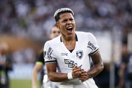 Matheus Martins comemora t&iacute;tulo pelo Botafogo