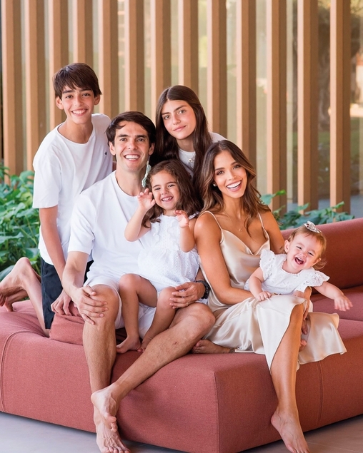 Kaká com os quatro filhos e a mulher, Carolina