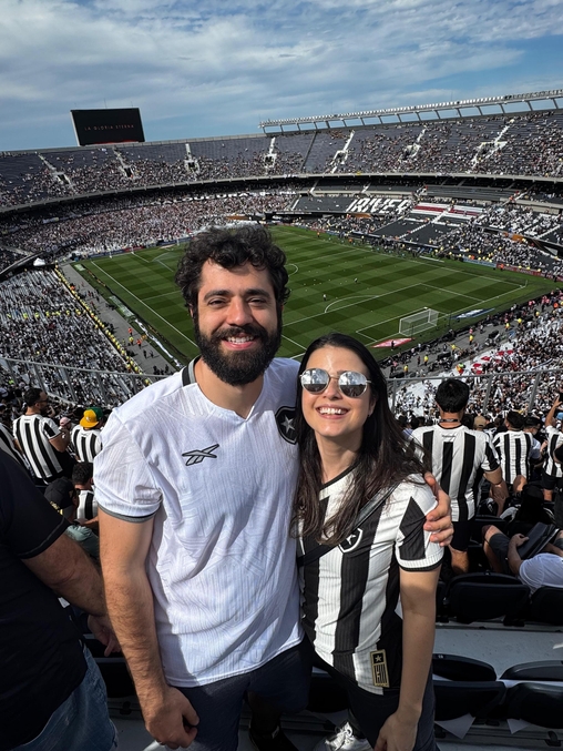 Bernardo Baptista ao lado da esposa no Monumental de Nuñez