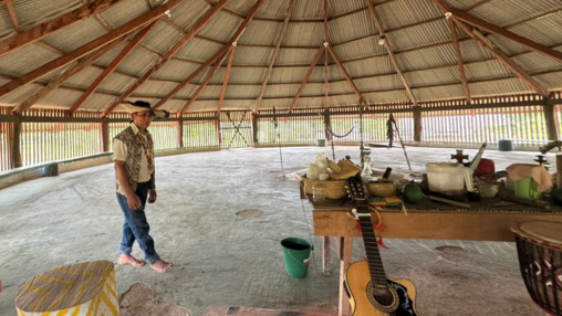 Armando Henrique, de 55 anos, está morando no Centro Huwã Karu com a família