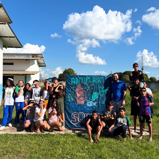 'Esquadr&atilde;o Antipl&aacute;stico' &eacute; formado por alunos do 8&ordm; ano da Escola Reinaldo Pereira da Silva, no Acre&nbsp;