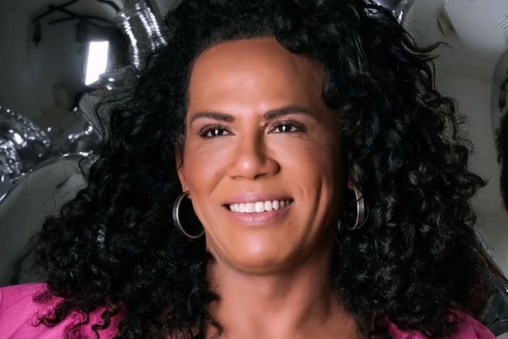 Multiartista Val&eacute;ria Barcellos posa para ensaio fotogr&aacute;fico