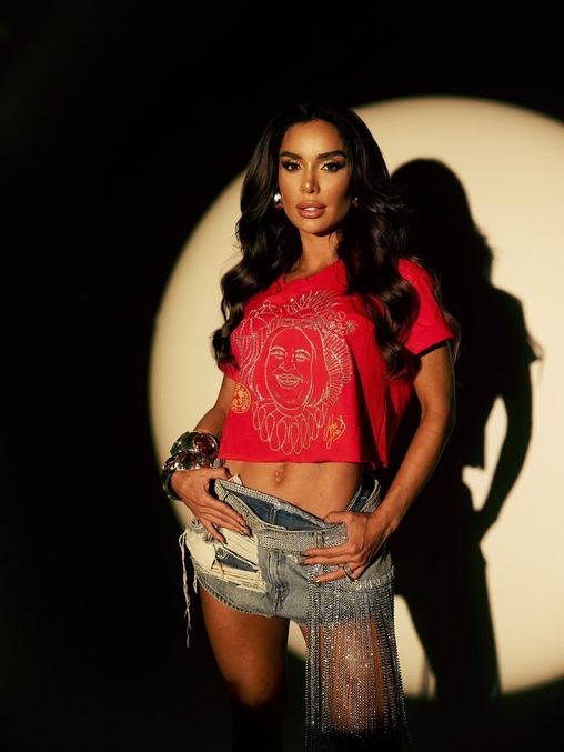 Tati Barbieri &eacute; musa do Salgueiro