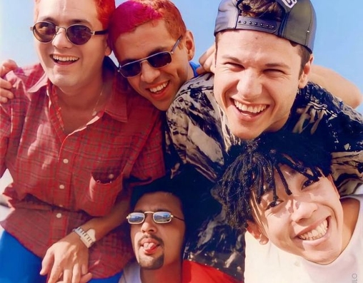 Mamonas Assassinas reunidos em foto