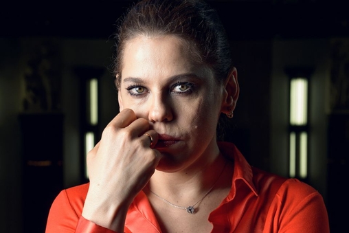 Barbara Paz contou como lida com as cicatrizes