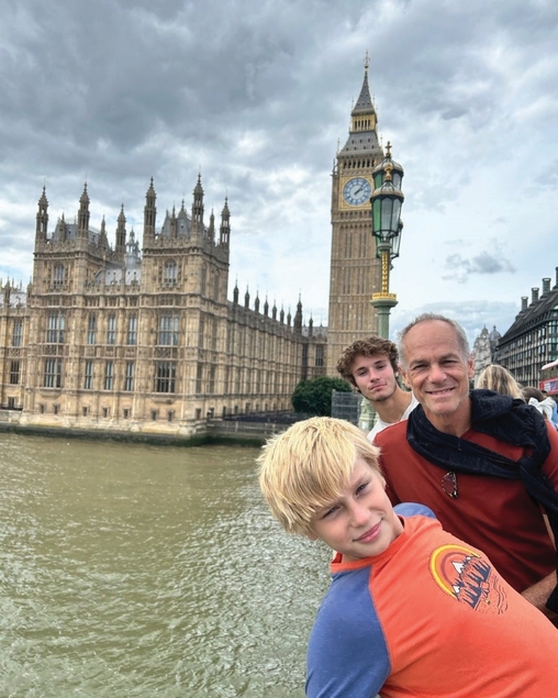 Marcelo Gleiser em Londres com os filhos de 14 e 18 anos