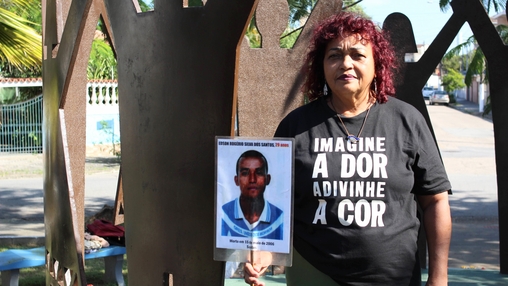 D&eacute;bora Maria da Silva &eacute; m&atilde;e de Edson Rog&eacute;rio Silva dos Santos, morto aos 29 anos por policiais