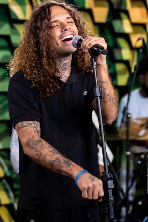 Vit&atilde;o durante apresenta&ccedil;&atilde;o no Sonora Apresenta