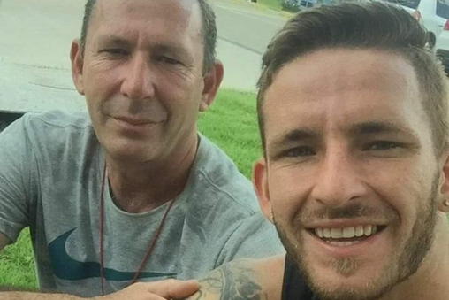Pai de L&eacute;o Pereira mostra imagens ao lado do filho