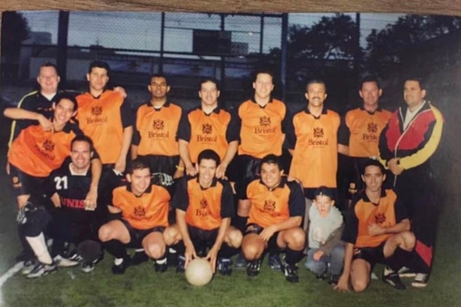 Pai de L&eacute;o Pereira mostra imagens ao lado do filho