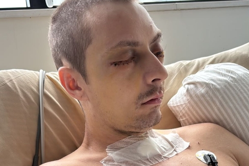 Marc&atilde;o Raiz repousando durante tempo internado em hospital