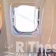 Passageiro quase é sugado para fora de avião em voo na Grécia
