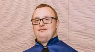 Aos 41, estudante com síndrome de Down se forma em Publicidade