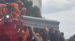 Cortejo do corpo de Preta Gil começa com aplausos, balões e emoção; siga