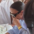 Amigas próximas Ivete e Carol Dieckmmann choram durante velório de Preta Gil