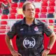 Técnico brasileiro, Léo Neiva, faz sucesso e acumula títulos no futebol africano