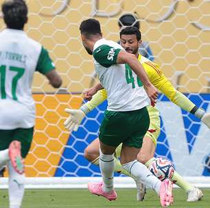 Em jogo com VAR e alerta de tempestade, Palmeiras conquista a 1ª vitória
