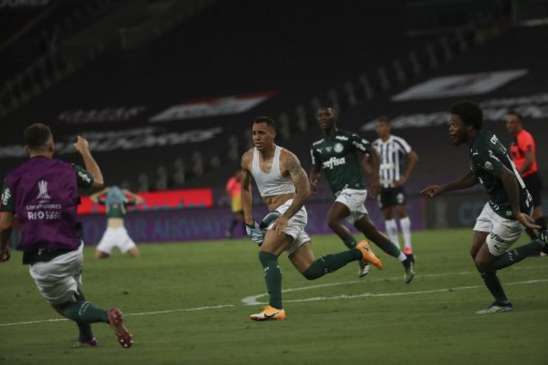 Após final da Libertadores, Palmeiras reencontra Santos em situações opostas