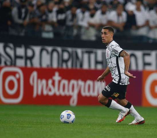Gabriel analisa sequência como titular no Corinthians e admite: 'A Fiel faz a diferença'