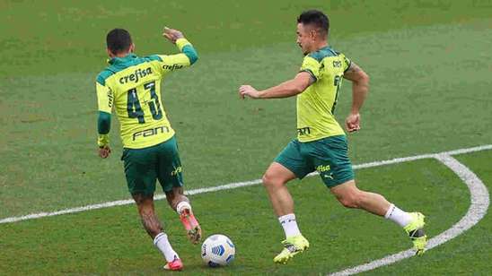 Com foco em bolas paradas, Palmeiras encerra preparação para clássico com o Santos