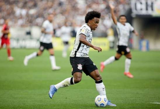 Sem Fagner e Gabriel, Sylvinho evita confirmar substitutos no Corinthians e espera volta do lesionado Giuliano