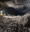 A macabra pilha de ossos humanos descoberta em caverna