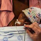 O poder do toque da pele entre pais e filhos para salvar