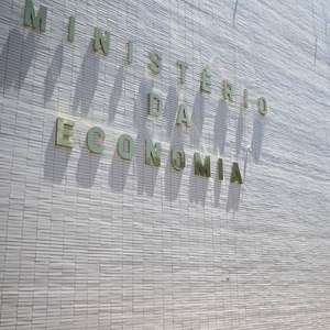 Mercado financeiro prevê queda de 4,11% na economia este ano