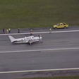 Aeroporto da Pampulha é interditado após avião bimotor tombar na pista
