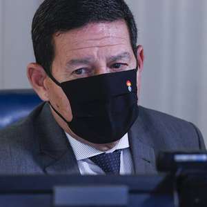 Posição do governo não é essa, diz Mourão sobre Constituição