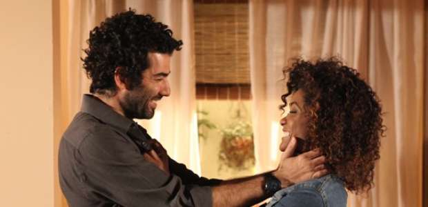 'Em Família': Vitor pede Alice em casamento