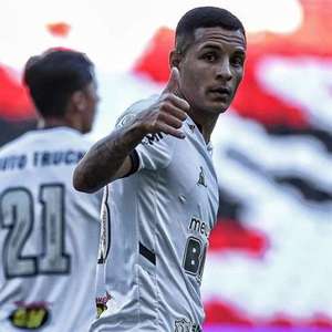 Guilherme Arana pode substituir Alex Telles com covid-19