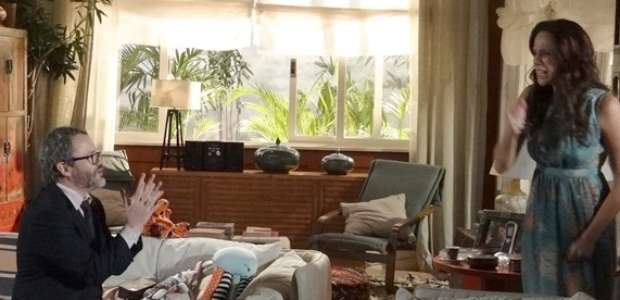 'Em Família': de joelhos, Nando pede perdão para Juliana