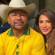 Ao lado da namorada, Neymar Pai usa relógio de quase R$ 500 mil