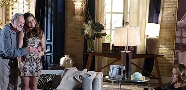 'Em Família': Rafaela descobre que está grávida de gêmeos