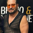 Marrone brinca após visual inspirado em Léo Santana viralizar: 'Foi culpa minha'