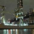 Navio do México bate na ponte do Brooklin em Nova York e deixa mortos