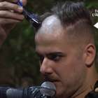 Promessa! Cristiano raspa barba e cabelo de Zé Neto em live